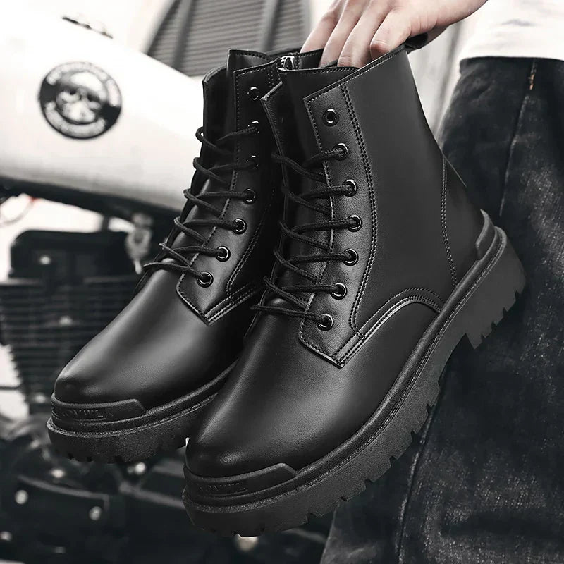 Bota Masculina em Couro Montezari MTZ245