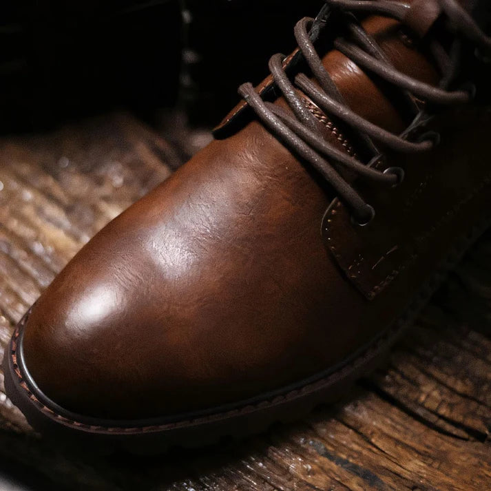 Bota Masculina em Couro Montezari MTZ257
