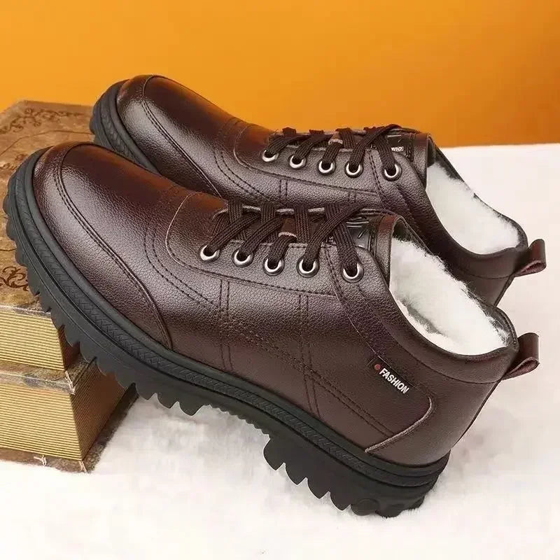 Bota Masculina em Couro Acolchoada Montezari MTZ247