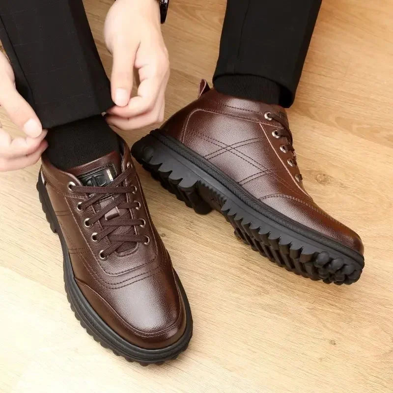 Bota Masculina em Couro Acolchoada Montezari MTZ247
