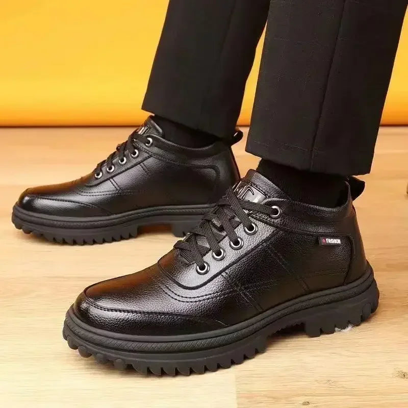 Bota Masculina em Couro Acolchoada Montezari MTZ247