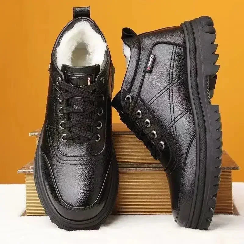 Bota Masculina em Couro Acolchoada Montezari MTZ247